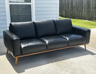 MCM Black Leather Sofa - Can Deliver 🛻