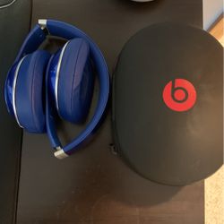 Beats Studio With Case And Charger