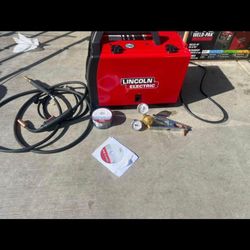 Lincoln Electric 140 Amp Weld Pak 140 HD MIG Wire Welder w/Magnum 100L Gun, Sample Spools MIG Wire and 2 Flux-Cored Wire 115V Starter Kit.  