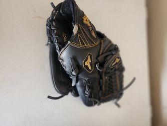 BASEBALL GLOVES