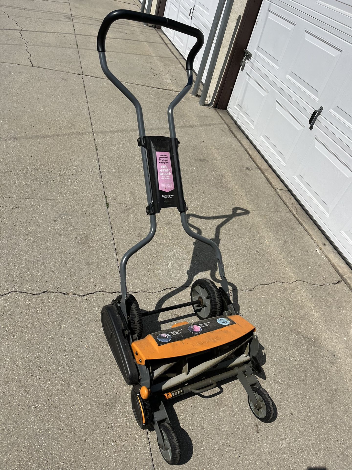 Fiskar Green Push Lawn Mower