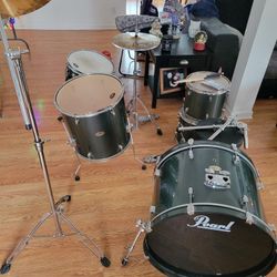 Pearl 5pc Drum Set, Hi-hat, Trash, And Seat