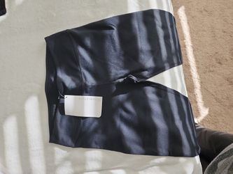 Fabletics Small Capri Max Support!