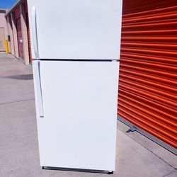Free Delivery Super Clean Works Perfectly Frigidaire Top Freezer Refrigerator 18 CuFt 30 Wide Fridge