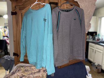 VS Sweatshirt Bundle Size Large 