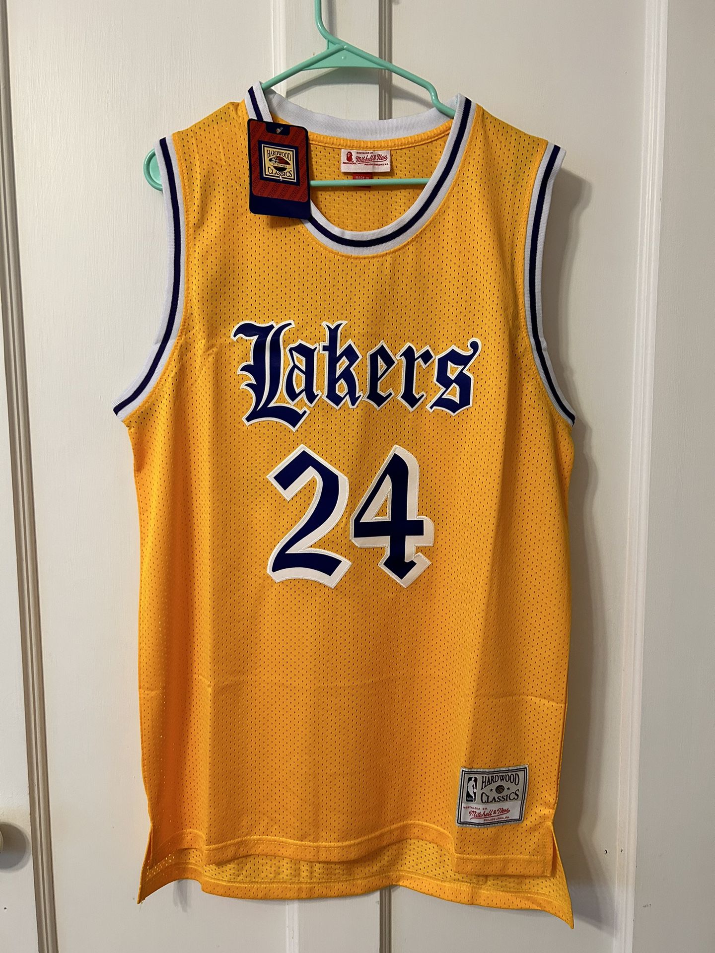Lakers Kobe Bryant #24 Size L Old English Font Jersey Brand New