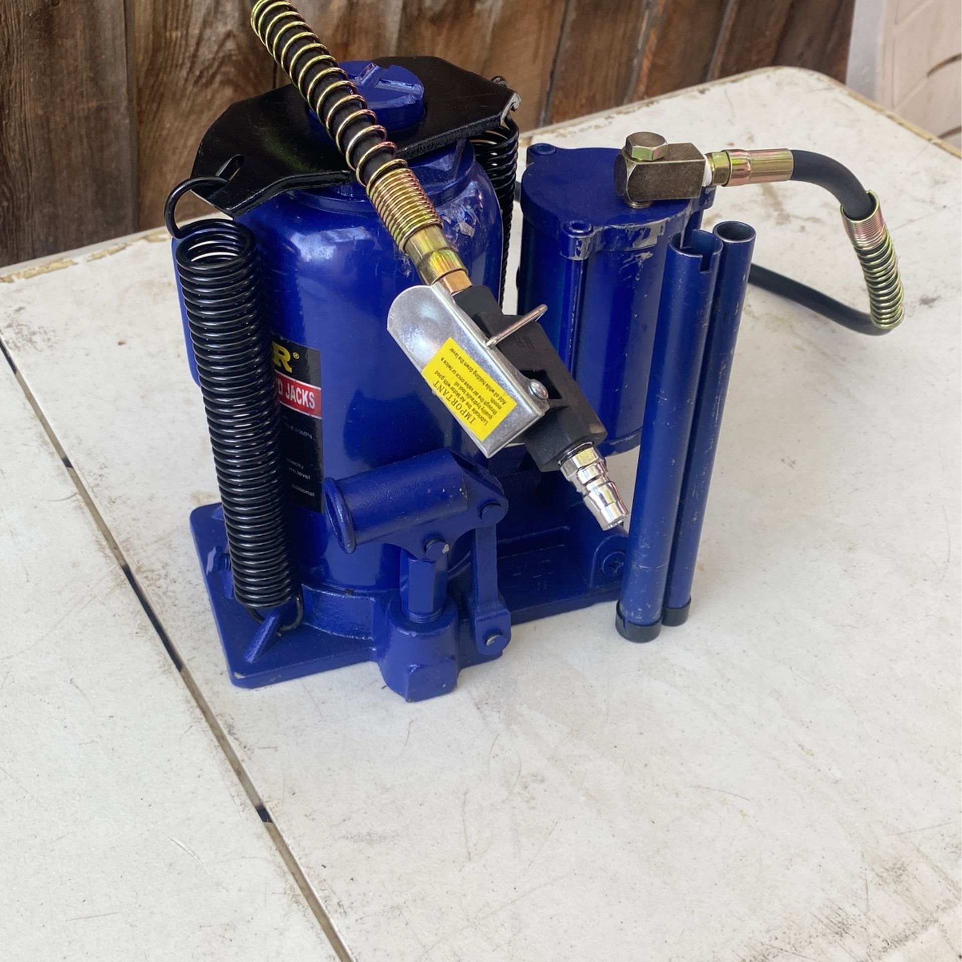 air actuated hydraulic hand jacks vevo for Sale in Bakersfield, CA