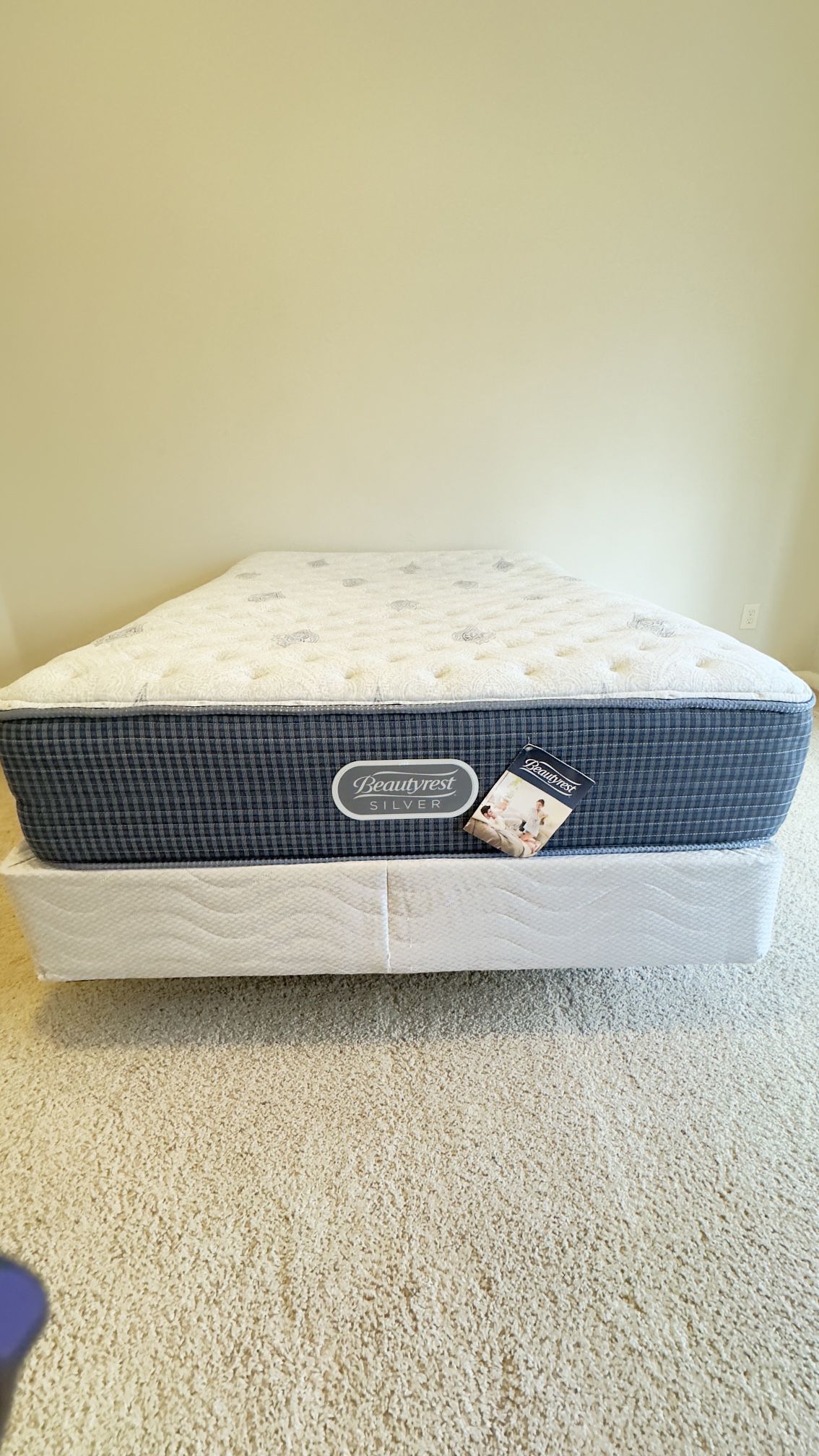 Full Size Box Spring With Beautyrest Silver mattress 