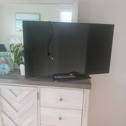 RCA 23 Inch Color TV In Good Shape Not Used So Much