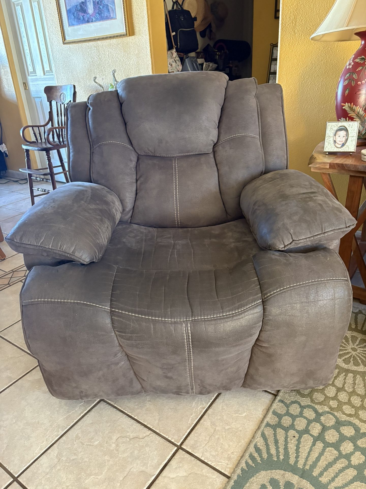 Electric reclining sofa