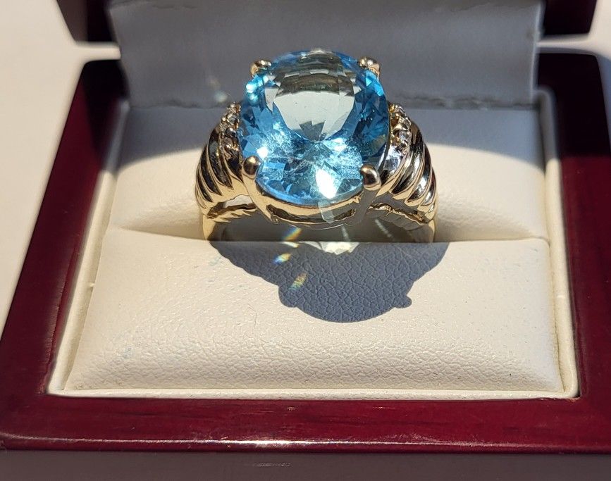 14k yellow gold ring with aquamarine and diamonds