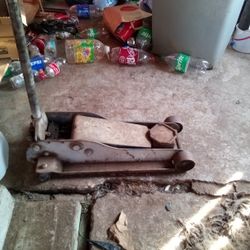 Un Gato Para Levantar Carros 