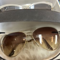 Ray-Ban Original Aviator sunglasses with a gold-toned frame and brown gradient lenses