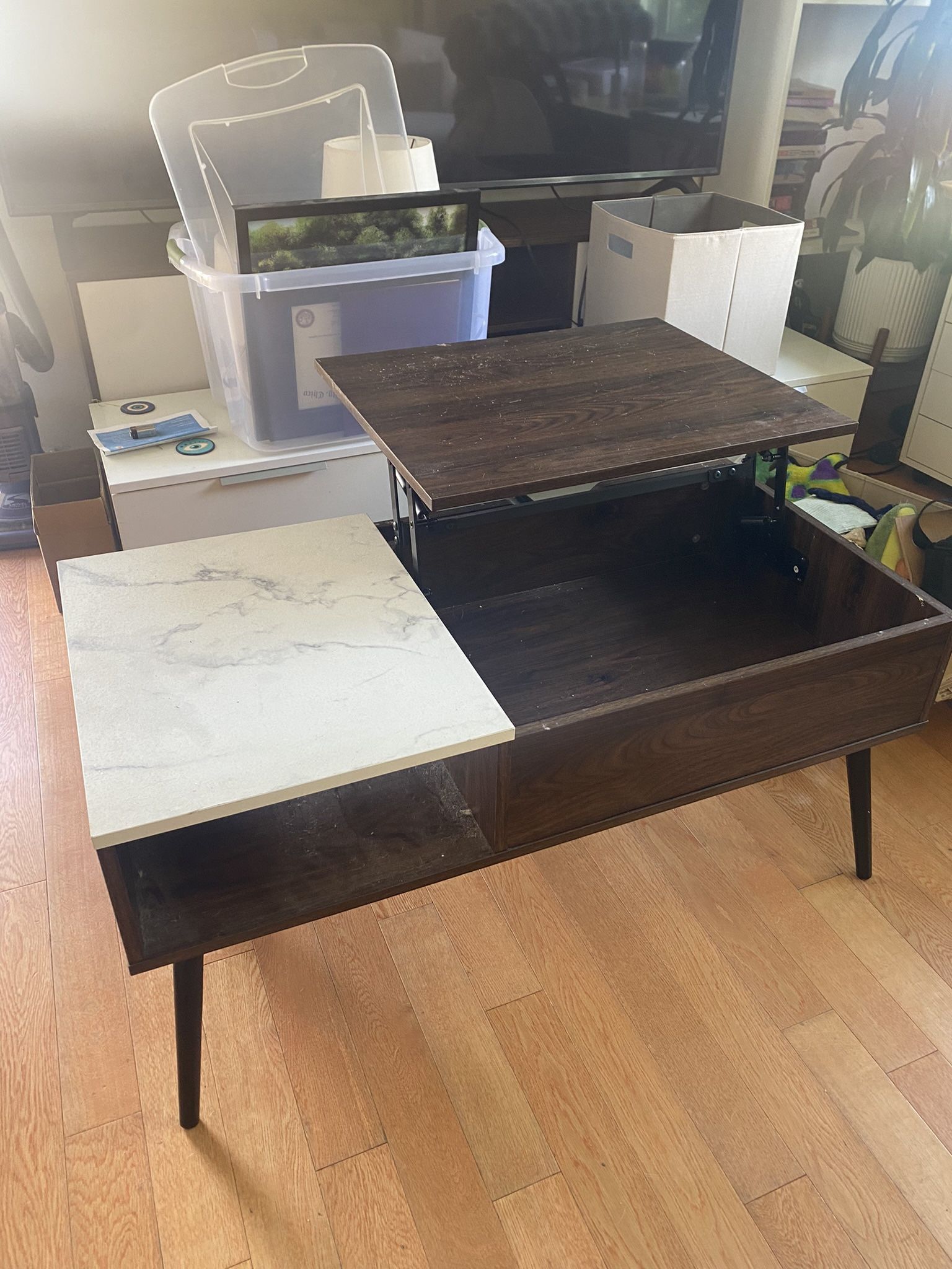 ✨ Coffee Table with Pop Up Top – Great for Eating or Working!