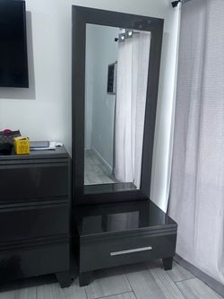 mirror with dresser