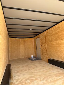 Trailer enclosed 8 1/2 x 20 with a spoiler extra high titanium Cargo