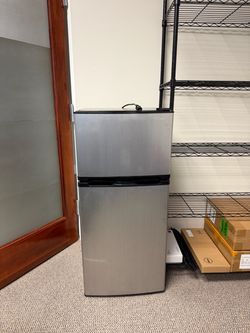 Insignia 4.3 Cu. Ft. Mini Fridge Stainless Steel & Black