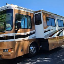 2004 Fleetwood Bounder 37U Diesel