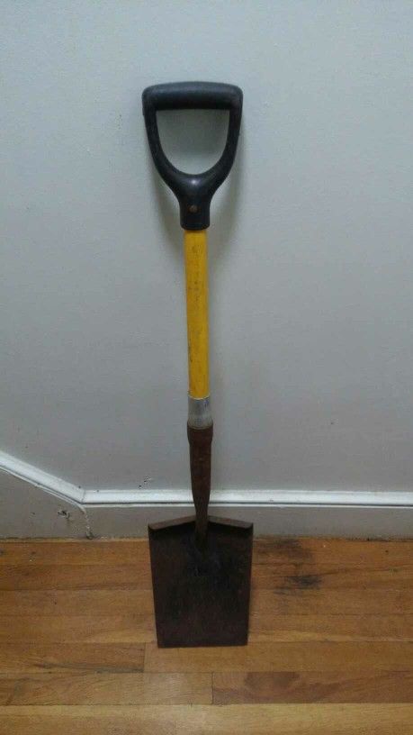 Metal Shovel Heavy Duty. Message me anytime if interested will send more pictures or videos thank you.