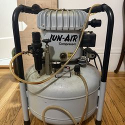 Jun-Air Model 6-25 compressor W 110-230v power Supply