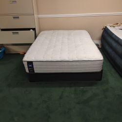 Full Size Sealy Mattress And Box Spring 
