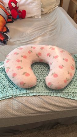 Baby nursing pillow $5