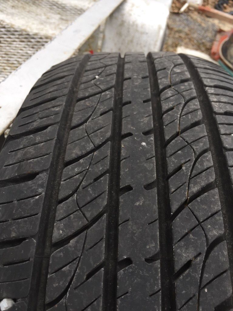 One Tire with great Tread 235/65 R 17