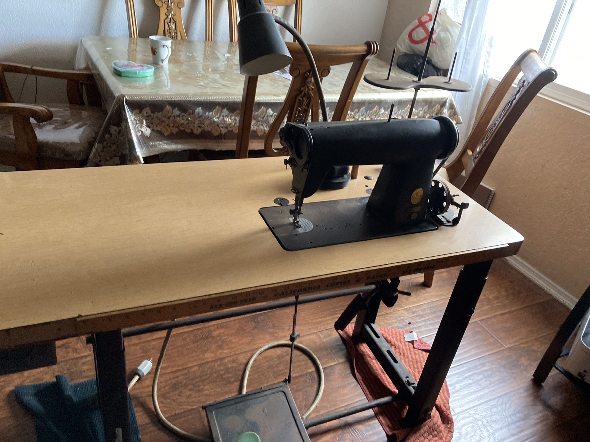 Table Singer Sewing Machine