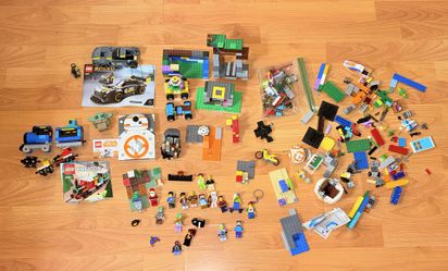 LARGE LEGO Lot With 18 LEGO Mini Figures Minecraft, Santa Claus 🎅 Lego Figure🎄 Etc.