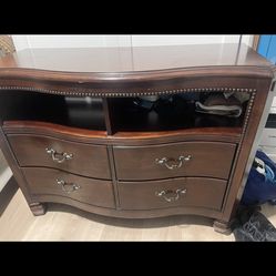 TV entertainment Brown furniture with drawers