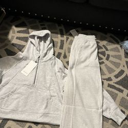 Lululemon Scuba Cropped Set Size 6 Color Off White