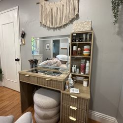 Vanity Makeup Desk 