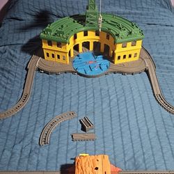 Trackmaster Thomas And Friends Super Station  (NOT COMPLETE)