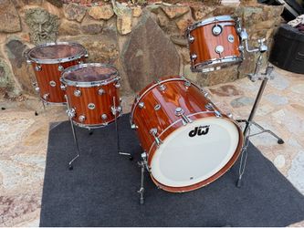 Dw Collectors Maple / Mahogany 4pc Drum kit with rare 23" bass drum !!