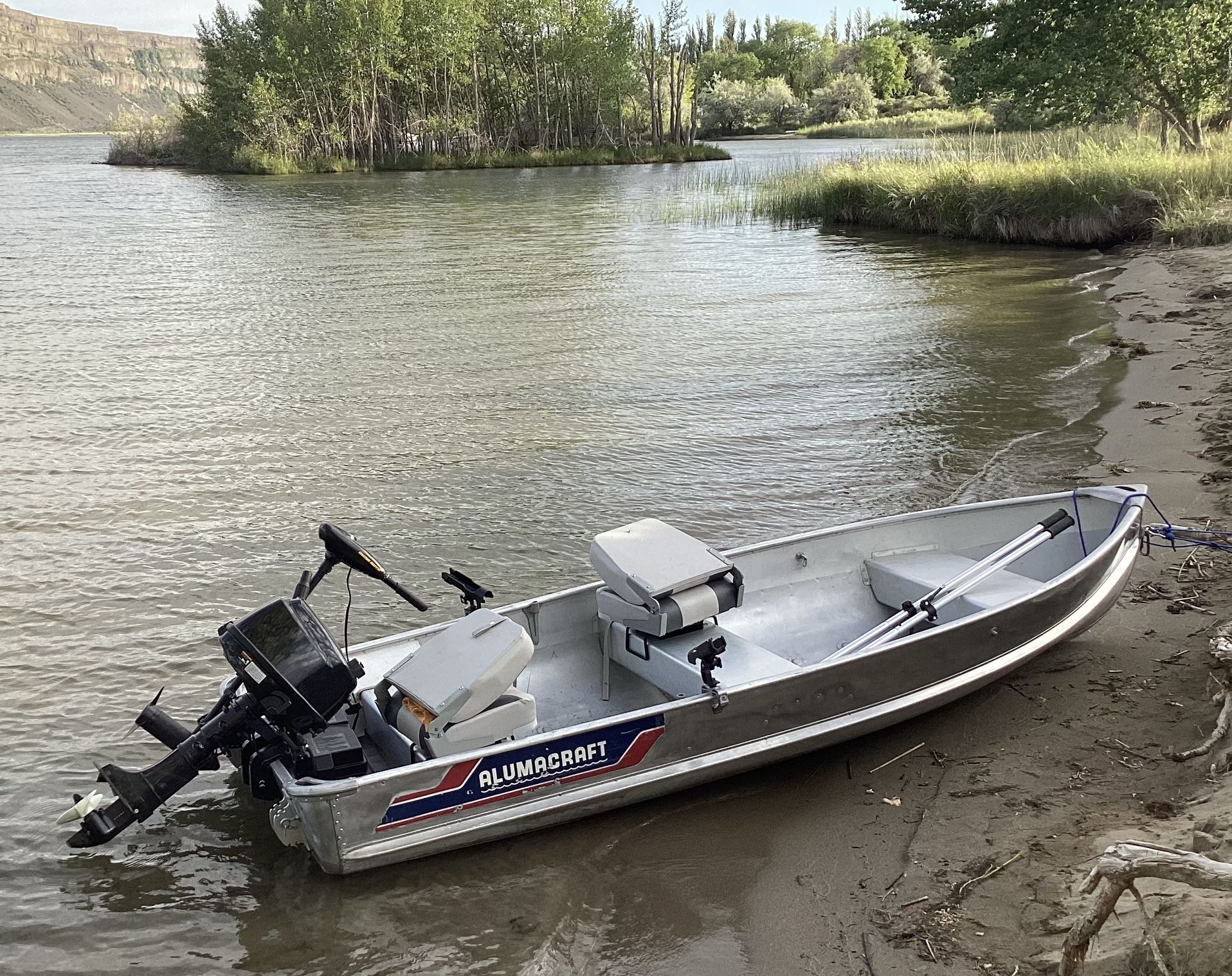 12’ Alumacraft Boat & 4 Stroke 5 hp Coleman Outboard for Sale in Maple