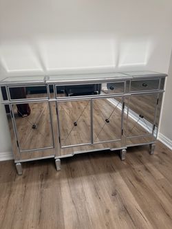 Elegant Mirrored Sideboard / Buffet /bar cabinet