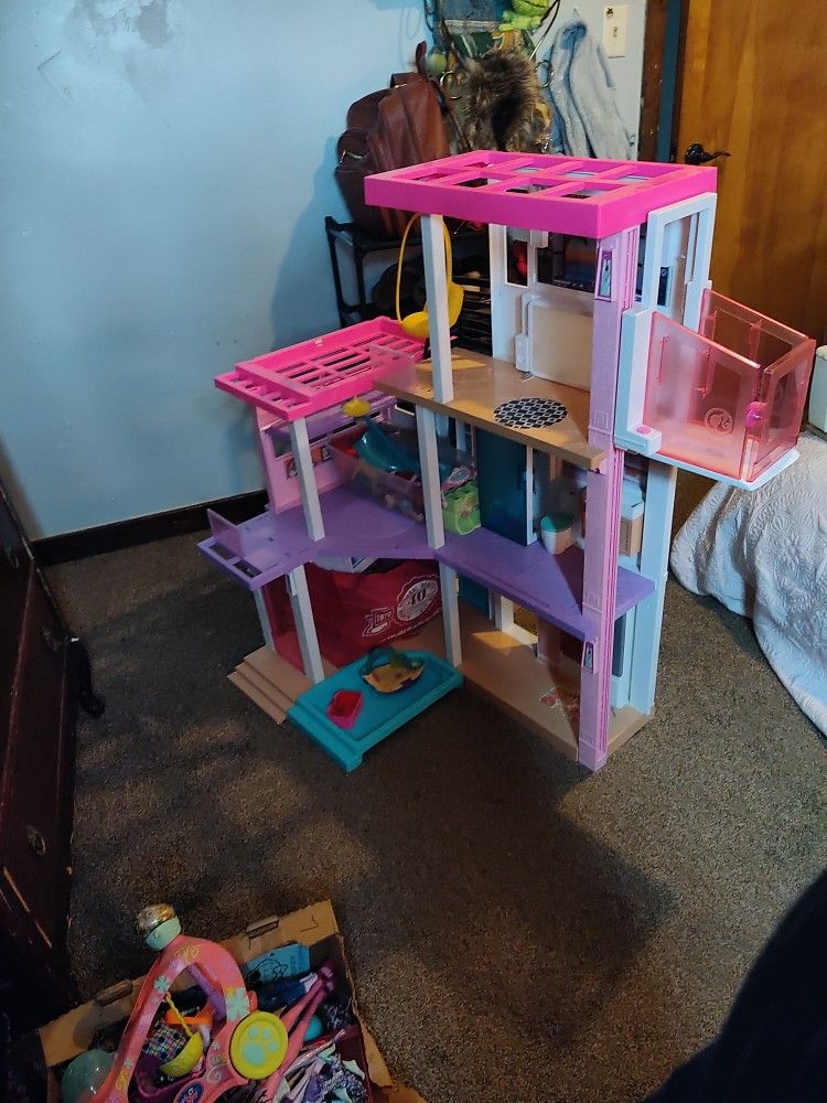 Barbie Dream house With Some Furniture And Accessories