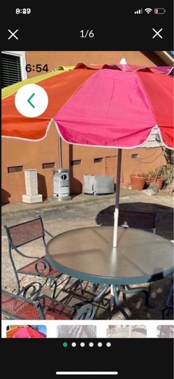 Beautiful Patio Set Four Metal Green & Red Chairs W 7 ‘ Umbrellas
