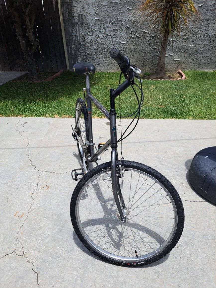 SPECIALIZED BIKE WITH 18SPEEDS TIRES SIZE 26"NEW TIRES RUAN LIKE A CHAMPION READY TO GO