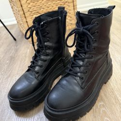 Stradivarius boots