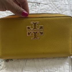 TORY BURCH Leather Zip Wallet