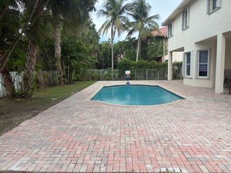 1600 pie de paver