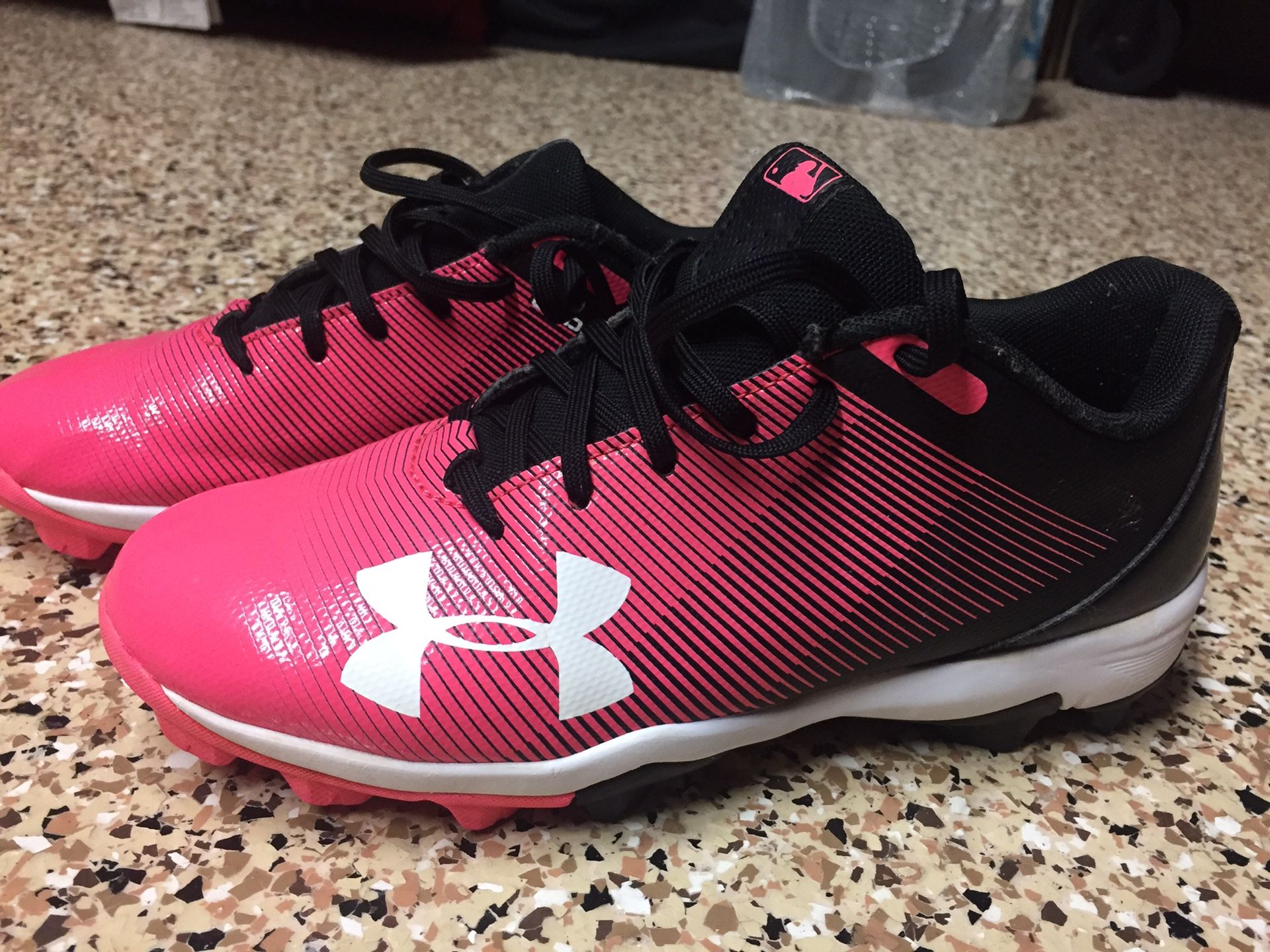 Under Armour Youth Girls Cleats Size 4 Pink