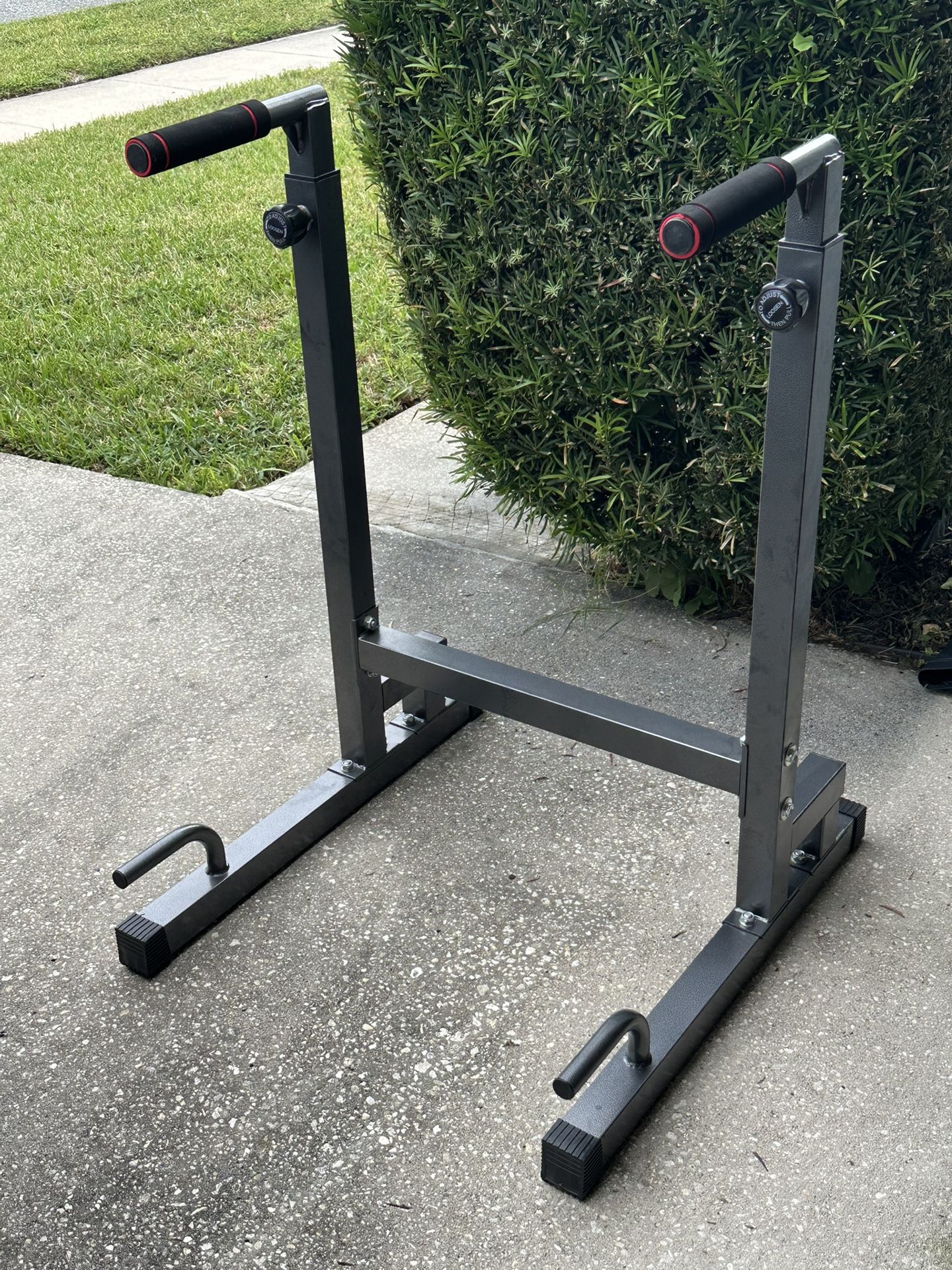 Metal Dip Stand Station With Adjustable Height And Push Up Bars