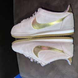 Nike Classic Cortez SE "Metallic Gold" women’s size 6