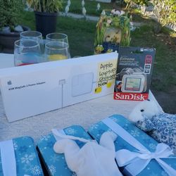 APPLE LAPTOP CHARGER & MEMORY CARD