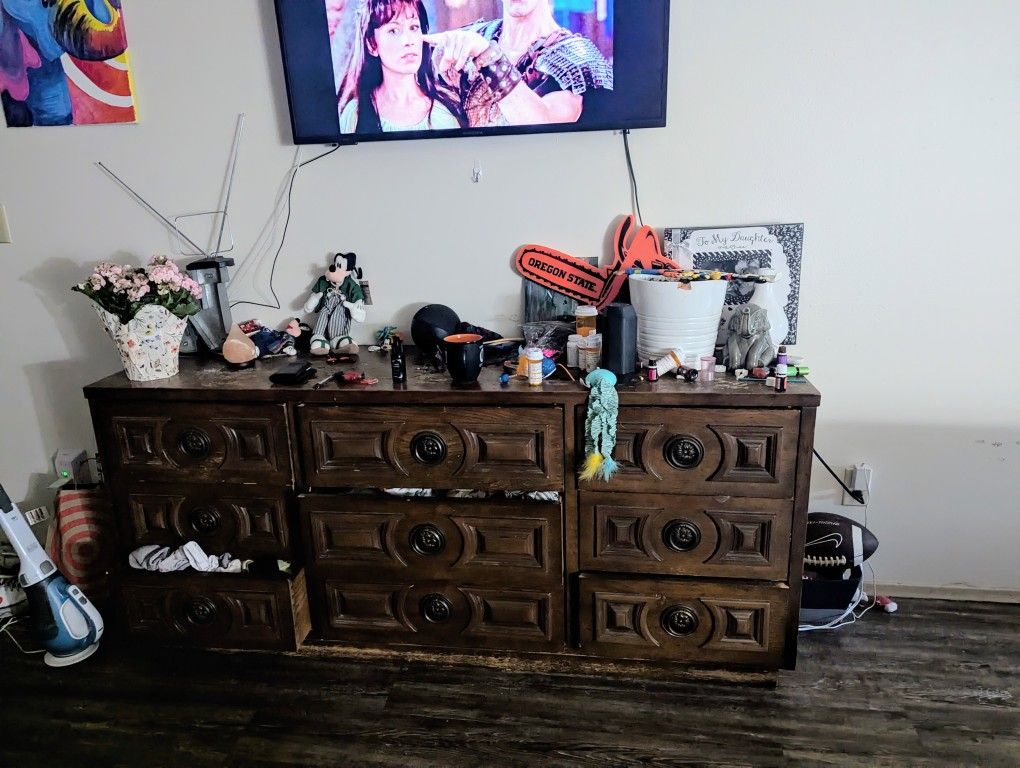 Dresser With Mirror