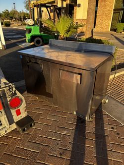 Commercial refrigerator