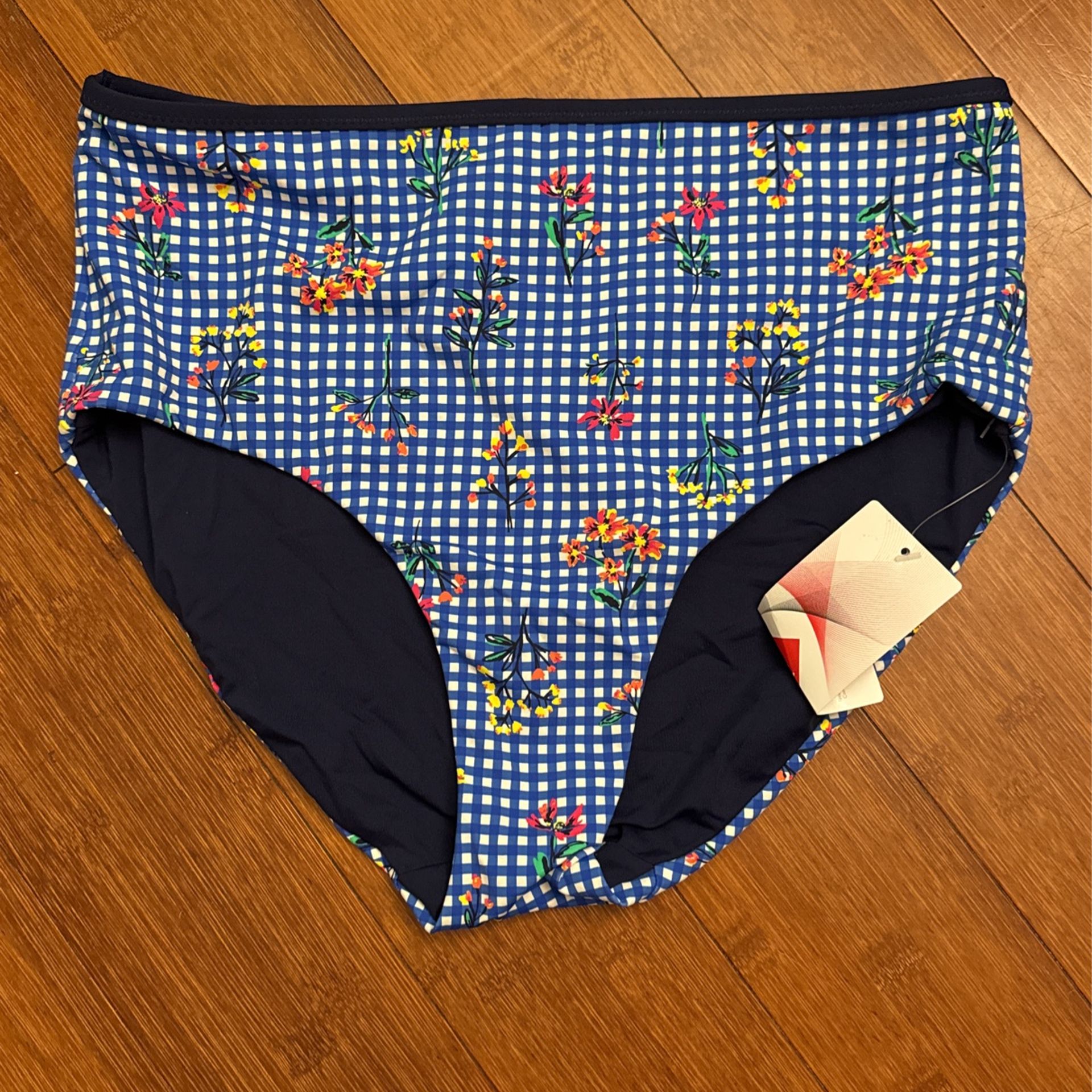 Reversible high-waisted swimsuit bottoms