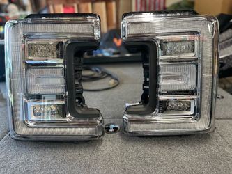 17-19 Ford F350 Limited Oem LED headlights perfect condition $700